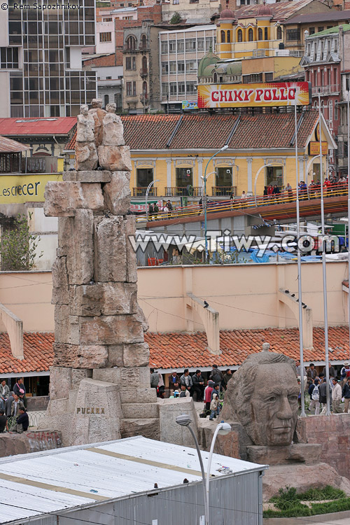 The monument to the national hero marshal Andres de Santa Cruz y Calahumana at the Plaza de los Heroes