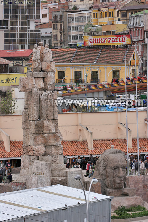 Monumento al héroe nacional, Mariscal Andrés Santa Cruz y Calahumana