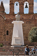 Monumento en honor a Alonzo de Mendoza