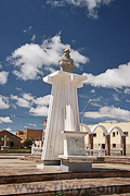 Monument to Alonzo de Mendoza