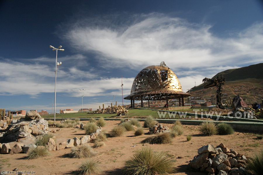 Monumento “Casco de Minero” - Oruro, Bolivia