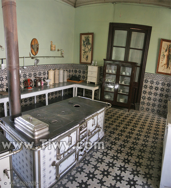 La cocina en la casa de Simón I. Patiño