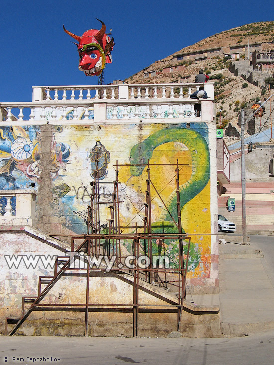 Cracked mask of devil, Oruro