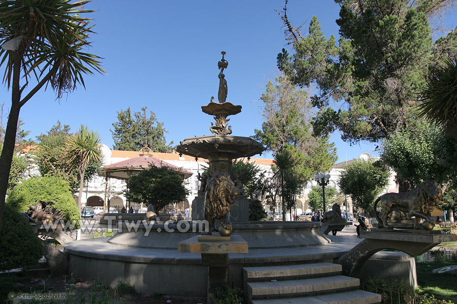 Plaza 10 de Febrero (10th February square), Oruro, Bolivia