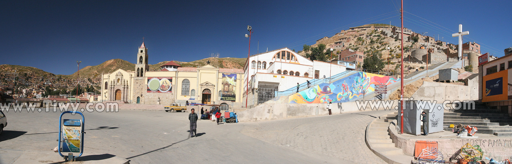 La Plaza del Folclore y el Santuario de la Virgen del Socavón