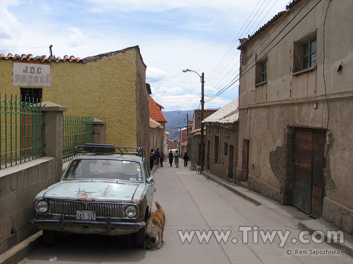 Volga GAZ-24 en la calle de Potosí