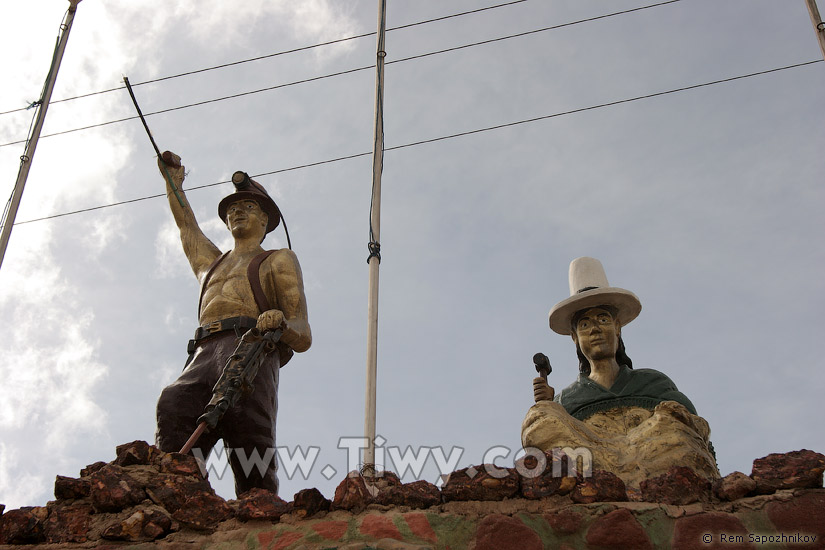 A monument to the cooperative miners (Minero Cooperativista)