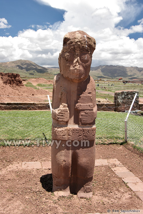 El monolito El Fraile - Tiwanaku, Bolivia