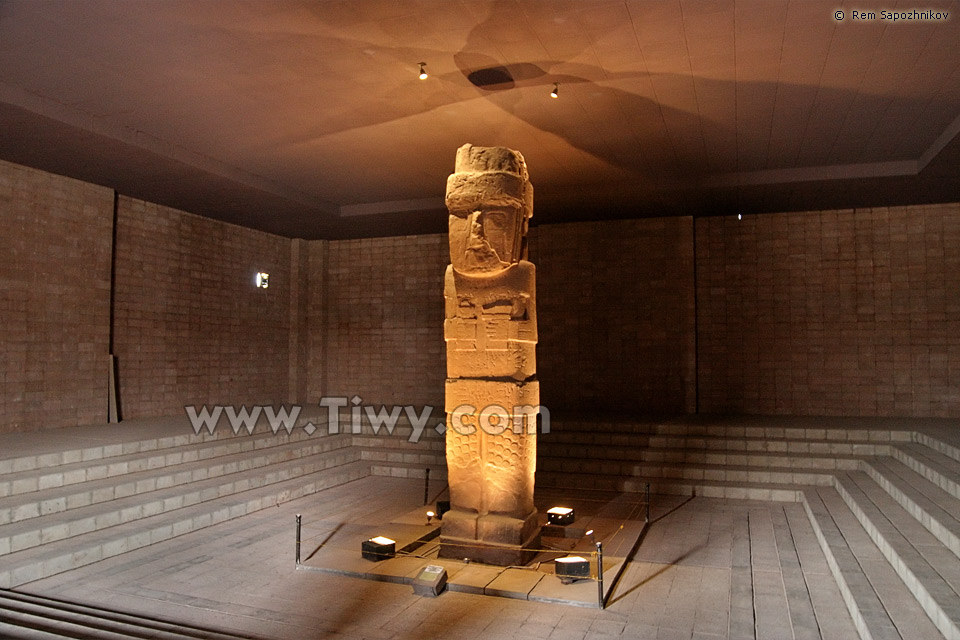 Monolito de Bennett. Monolito de Pachamama (madre tierra) - Tiwanaku, Bolivia