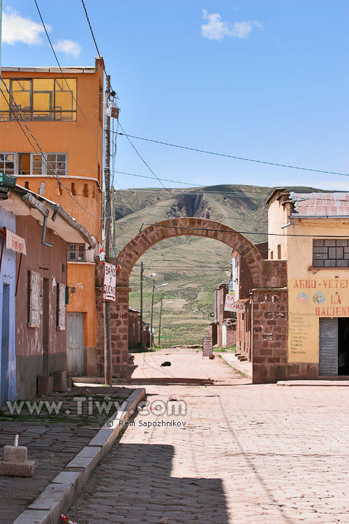 Distinctive elements of decoration of the town are its arches