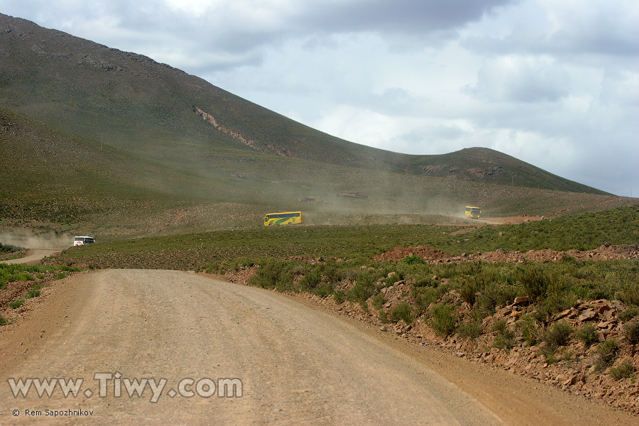 Road from Uyuni to Potosi