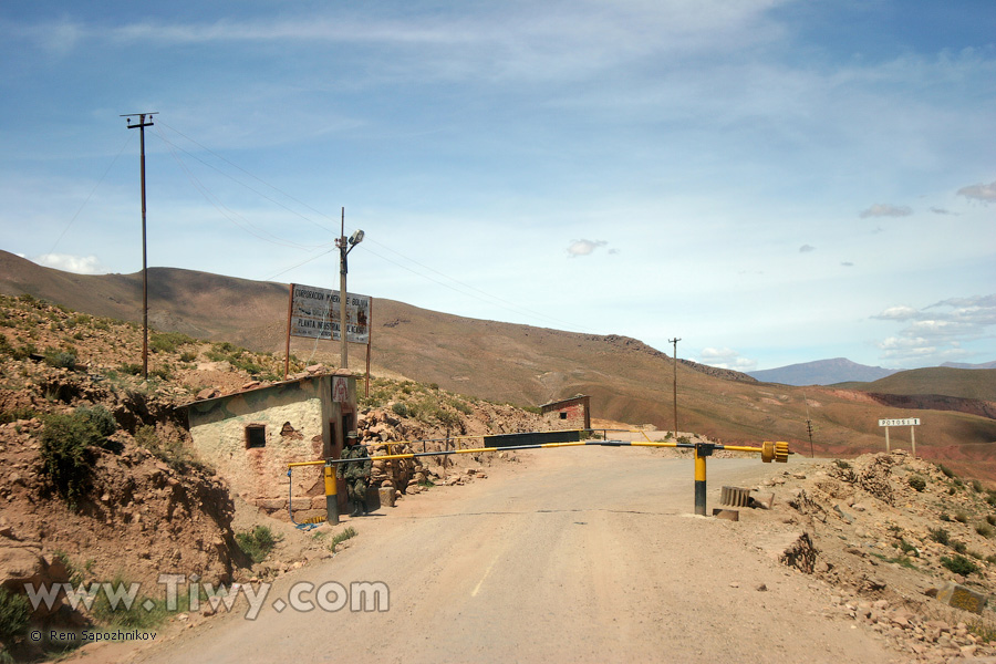 Road from Uyuni to Potosi