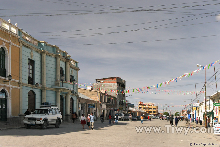 The central street of Uyuni