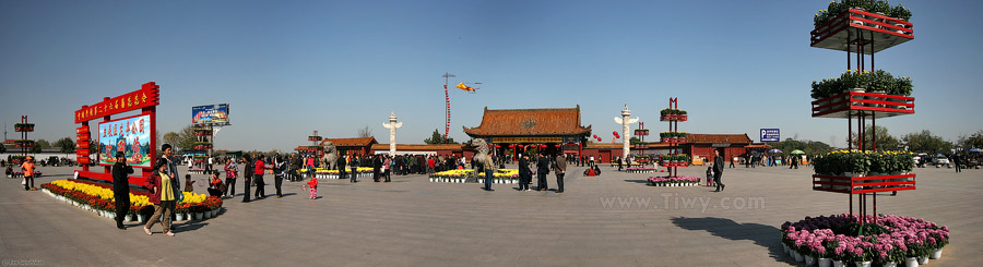 Entrance to the park with Dragon Pavilion