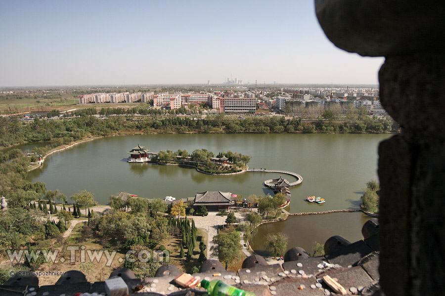 Vista al otro lado desde la Pagoda de Hierro