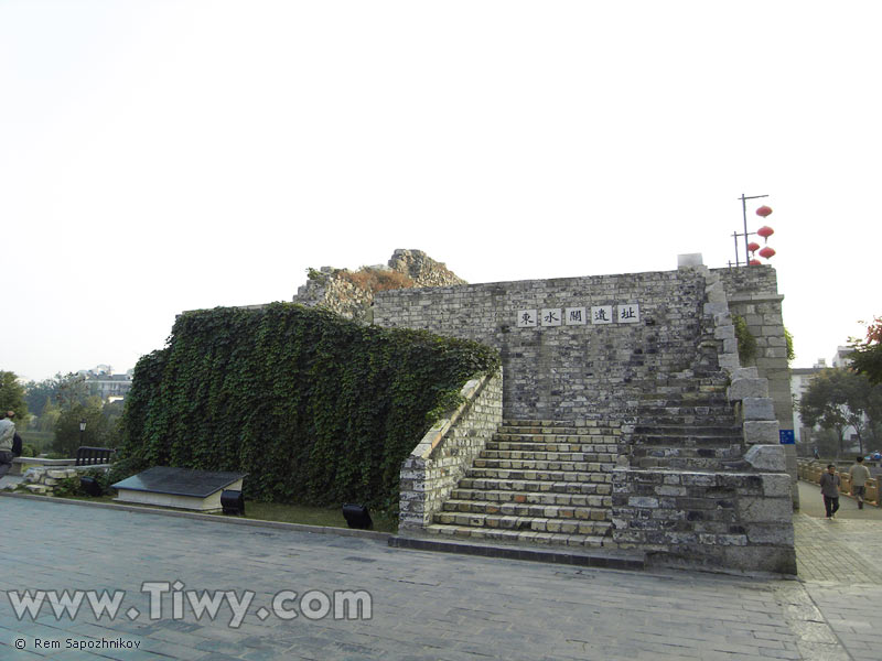 La muralla se interrumpe en este lugar