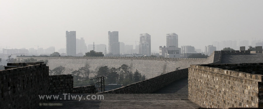 Parte sur de la muralla de la ciudad. La puerta Zhonghua.