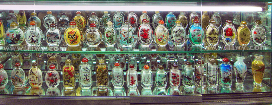 Botellas chinas pintadas desde el interior