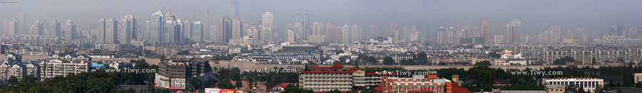 Панорама г. Нанкин, Китай. На переднем плане хорошо видно городскую стену.