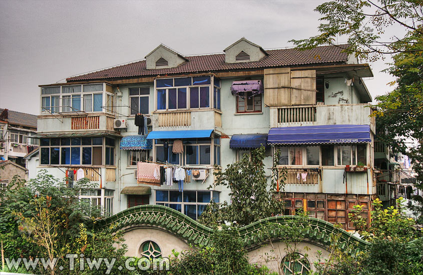 Pequeña casa en Nanjing. Vista desde la muralla de la ciudad.