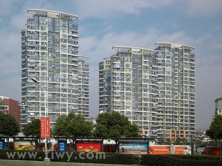 Modernos edificios en Nanjing. Shuiximen Dongjie.