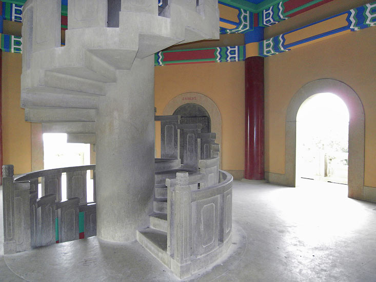 Dentro de la Pagoda Linggu