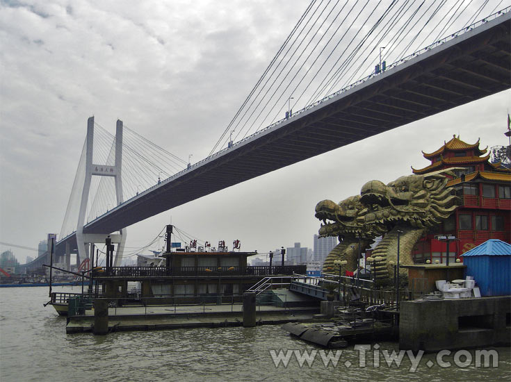 南浦大桥和水上餐厅