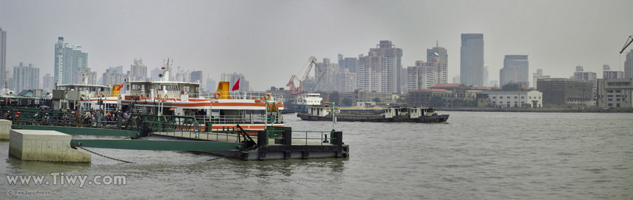 Otro ferry para cruzar el rio Huangpu