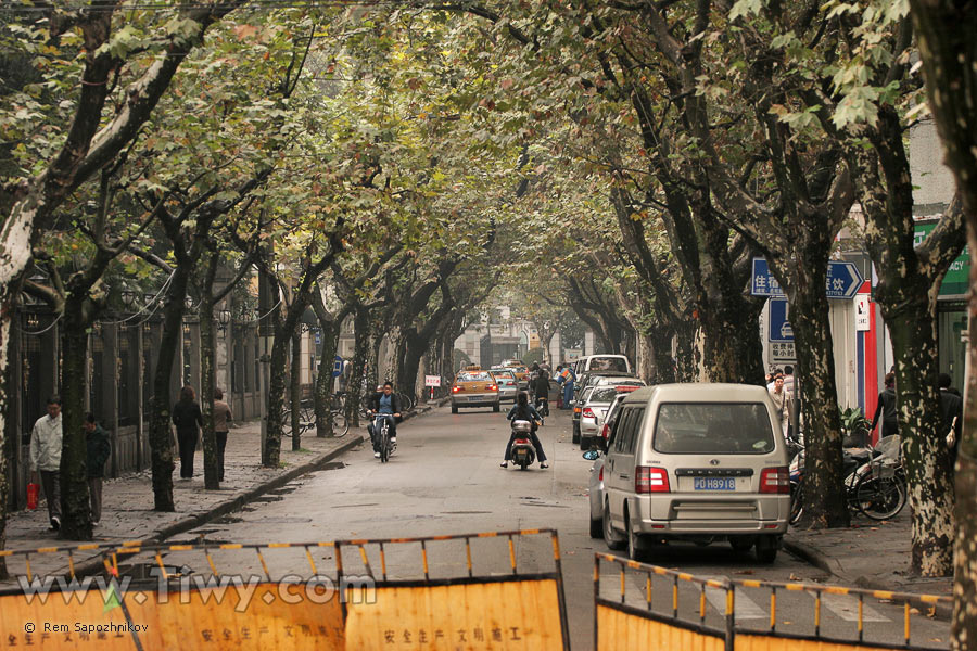 Calle cerca del monumento