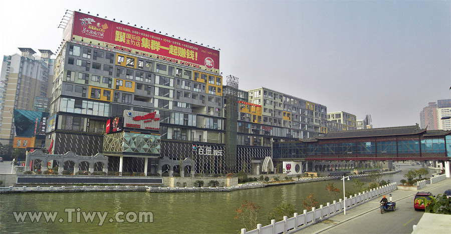 Wuxi, house made of boxes opposite the railway station