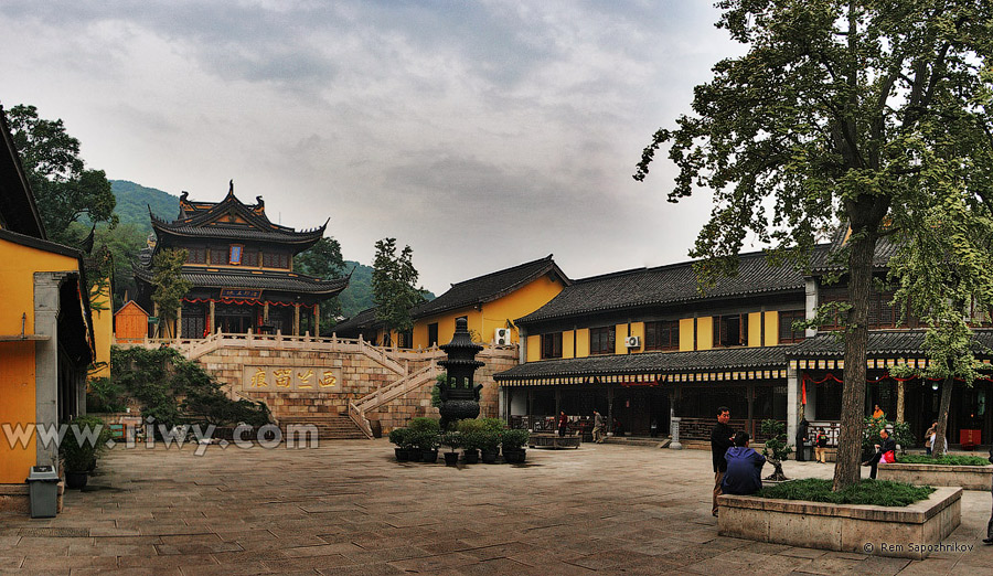 Храм Хушань (Huishan Temple)