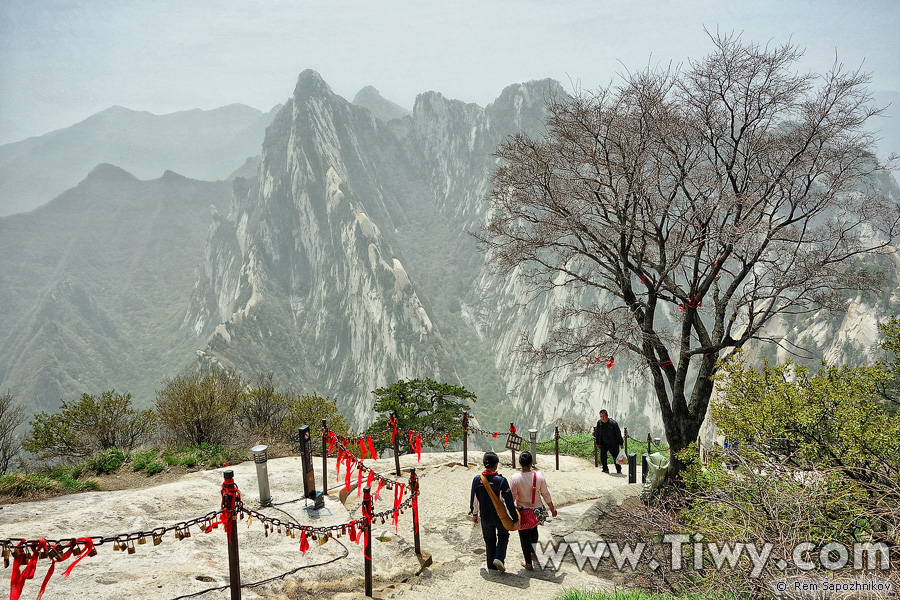 Huashan Mountain, East Peak - April 2014 - Shaanxi Province