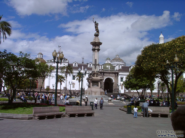 Plaza de la Independencia y el Palacio de Gobierno
