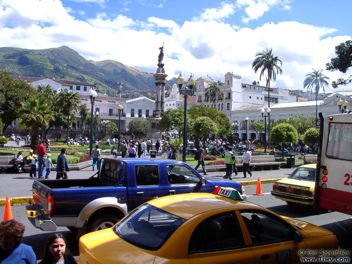 Plaza de la Independencia y el Palacio de Gobierno