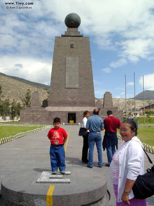 Середина Мира (нулевой меридиан/La Mitad Del Mundo).