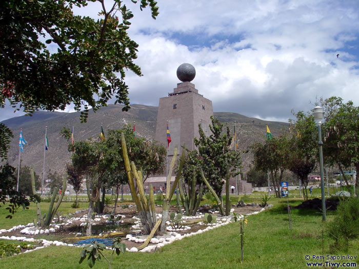 Середина Мира (нулевой меридиан/La Mitad Del Mundo).