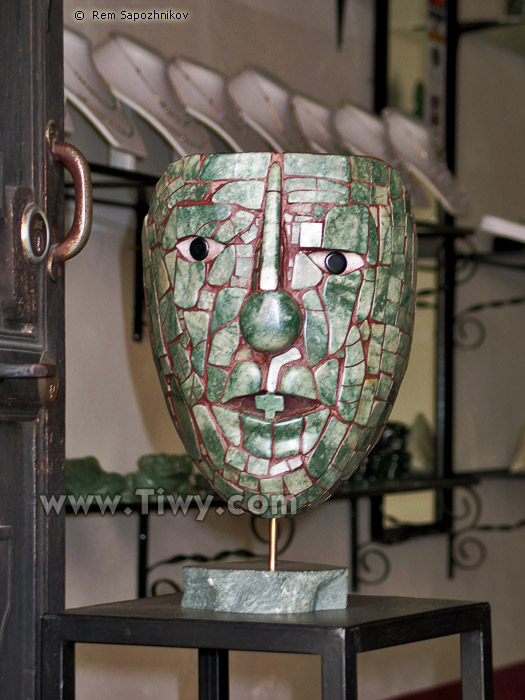 The traditional Maya nephrite handiworks (museum-shop in Antigua)