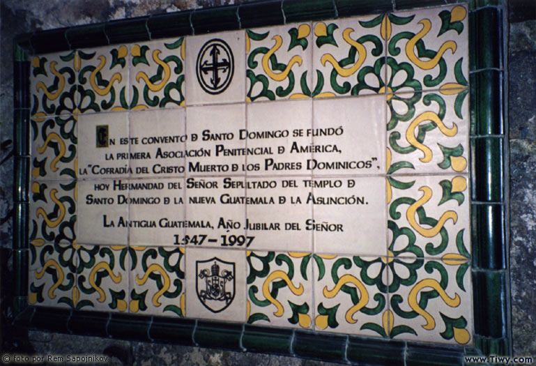 Placa de ceramica en el hotel "Casa Santo Domingo"