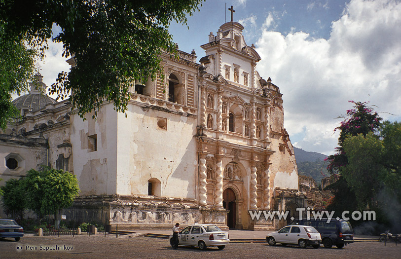 The portal of the church of San Francisco 