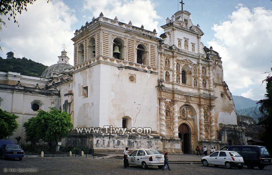 The portal of the church of San Francisco 