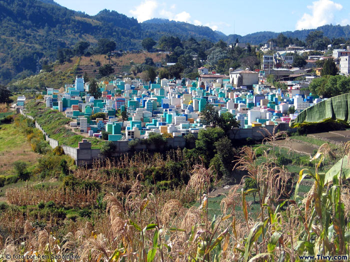 The Indian cemetery and a mush field: the live and the death are close to each other… 