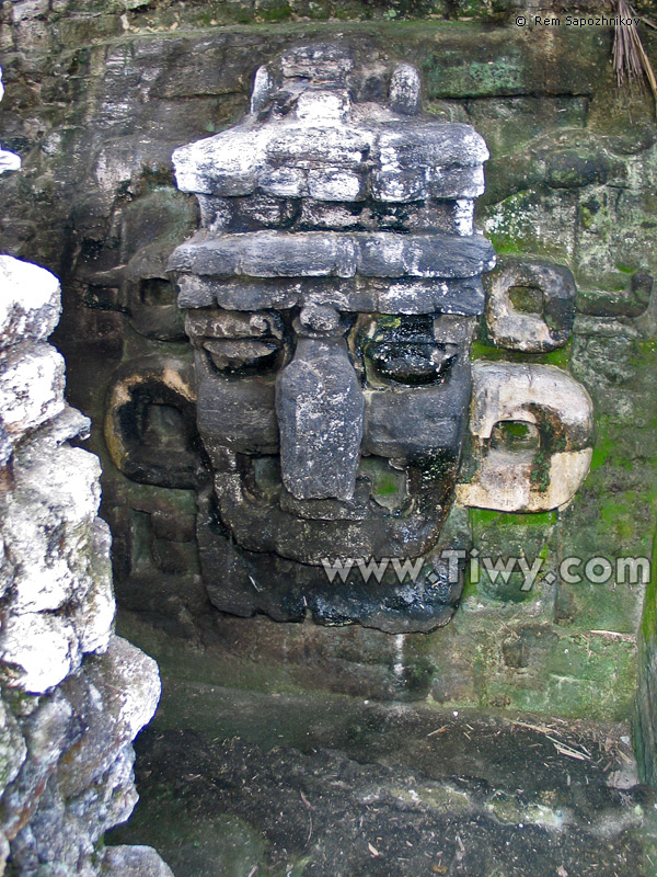 La mascara de piedra (Rostro Fuente)