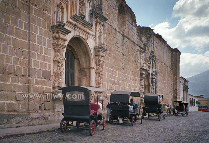 Guide-books call the town of Antigua an «architectural pearl»