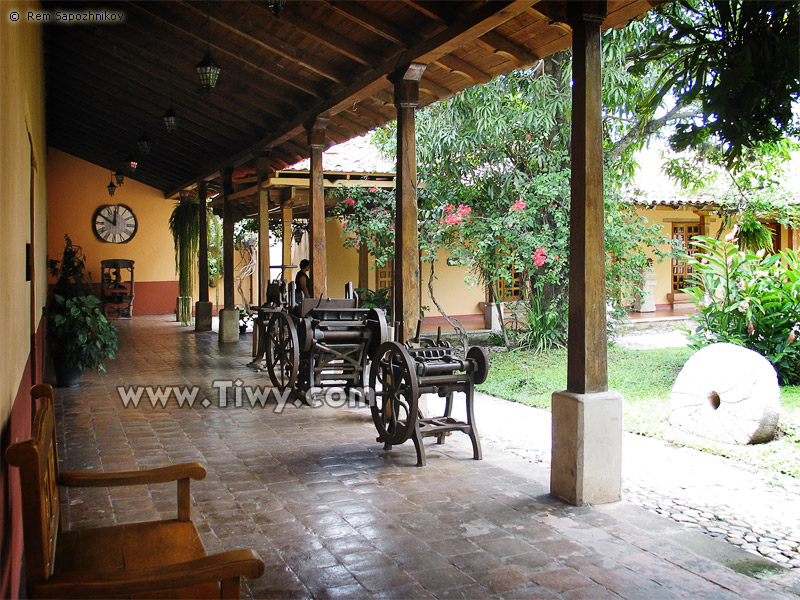 Museo arqueolgico con sus objetos en exposicin