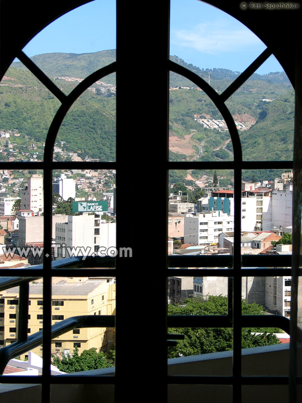 Vista de Tegucigalpa desde el hotel Plaza Libertador 