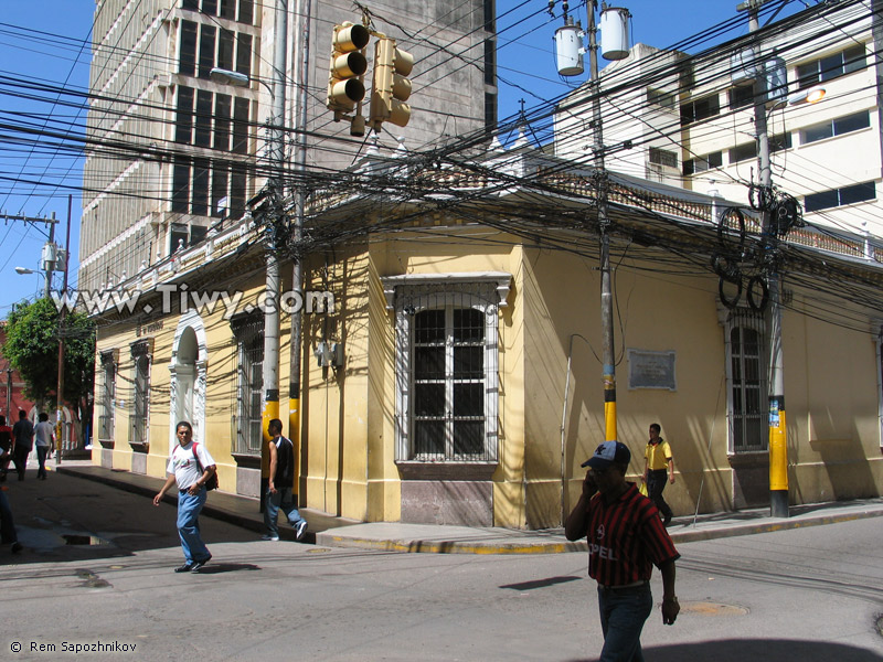 En esta casa naci el hroe nacional del pas: Francisco Morazn