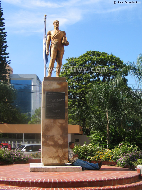 The square named after the great Argentine general San Martin