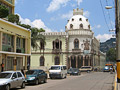 El viejo Palacio Presidencial, sin asomo de duda, era ms representativo.