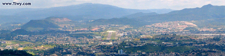 Pista crticamente corta dentro de la parte ms densamente poblada de la ciudad.