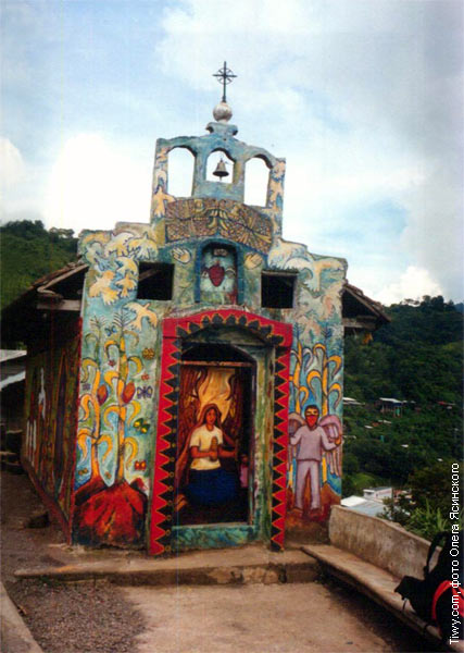 Una capilla en la entrada al campamento de refugiados Polho. Cortesia Oleg Yasinsky.